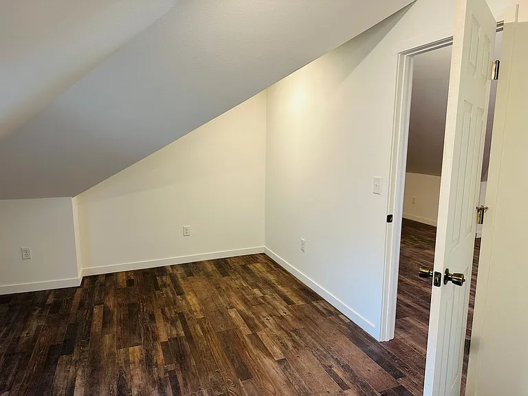 921 E 4th St #16 — Photo 4