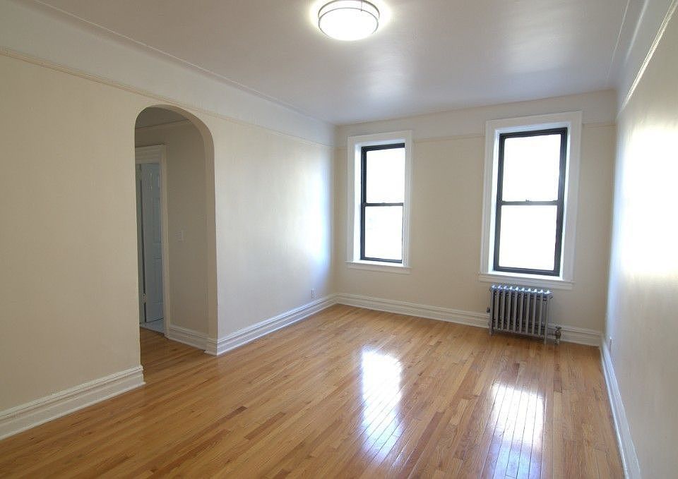 2nd image of 4146 50th St APT 4K