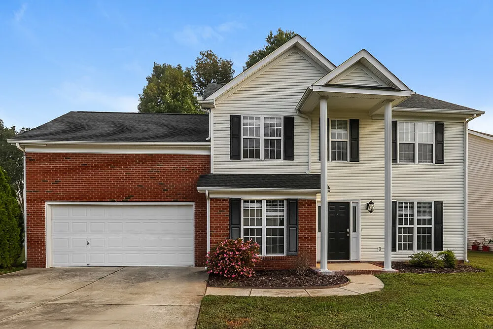3 bed, 2.5 bath, 1809 sqft, $2,215 — Photo 1