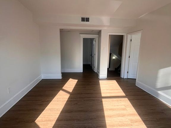 3rd image of 190 Park Rd #2