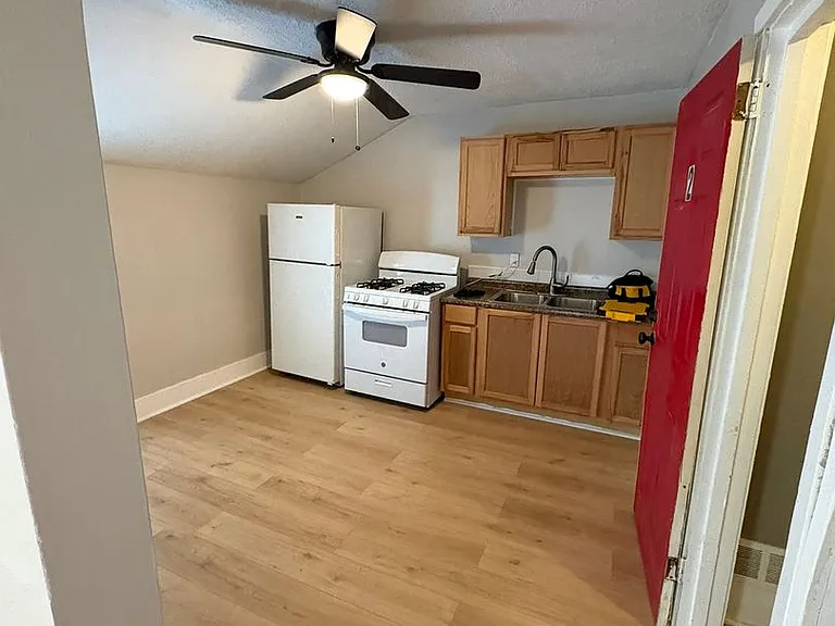 145 Hamilton Ave — Photo 8