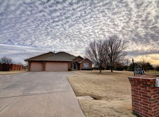 2070 Raineys Blvd, Edmond, OK 73025