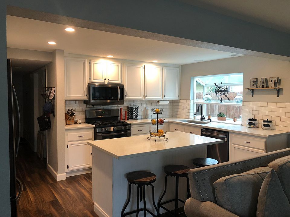 1st image of 2665 Applewood Dr