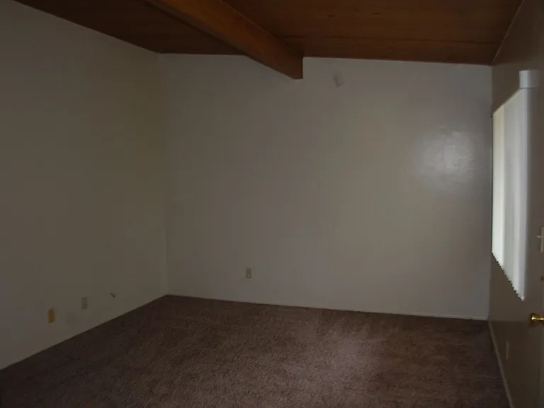 277 W Alamar Ave — Photo 3