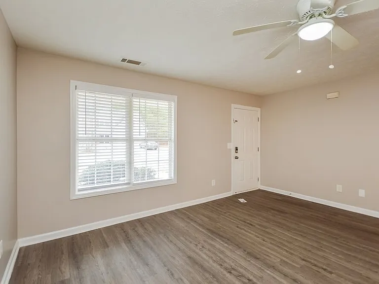 8224 Sterling Ln — Photo 5
