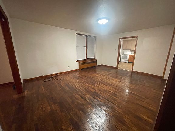 Dining room (View 1)