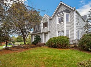41W657 Holly Ct, Saint Charles, IL 60175