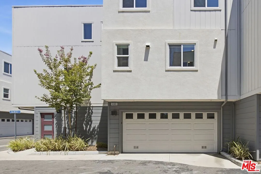 4 bed, 4.0 bath, 1796 sqft, $5,200 — Photo 1