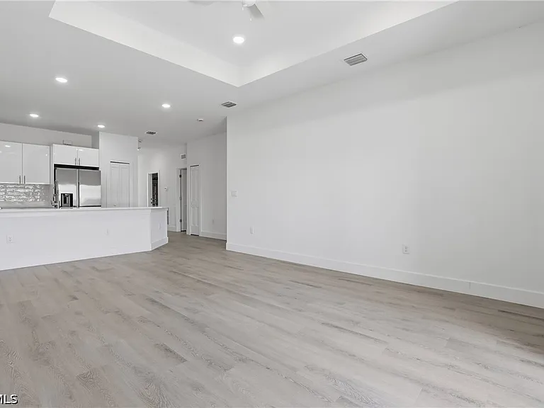 721 Ivan Ave S — Photo 27