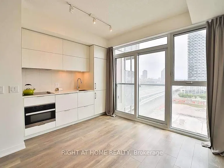 20 Richardson St #905 — Photo 4