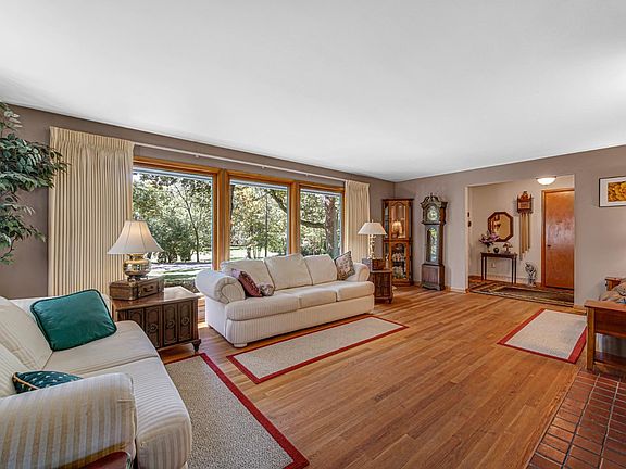 5th image of 2735 Edgewood Dr