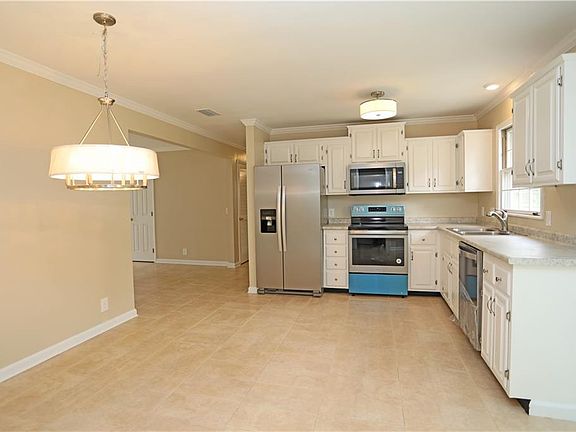 3rd image of 102 Amelia St