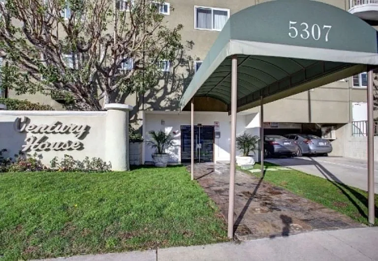 5307 Sepulveda Blvd. — Photo 2