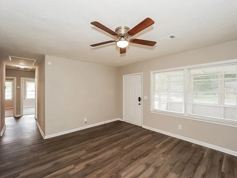 1830923_020_living_room_12954769.jpg
