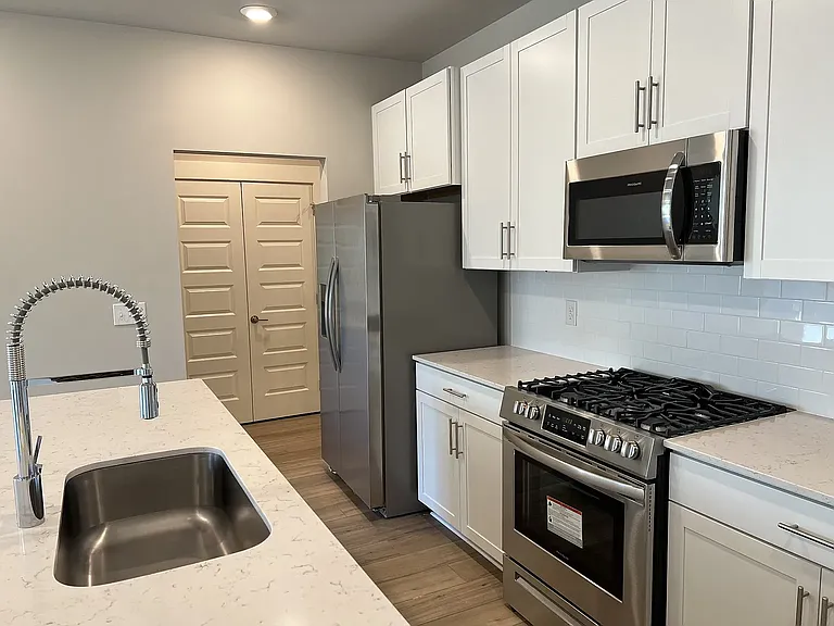 480 Golden Meadow Ln — Photo 4