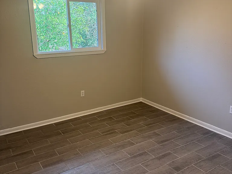 426 Foster St — Photo 6