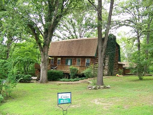 3rd image of 108 Walnut Cir