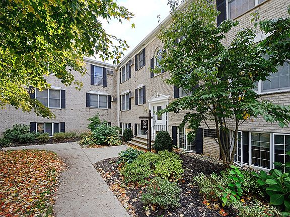 2nd image of 32 Charles St