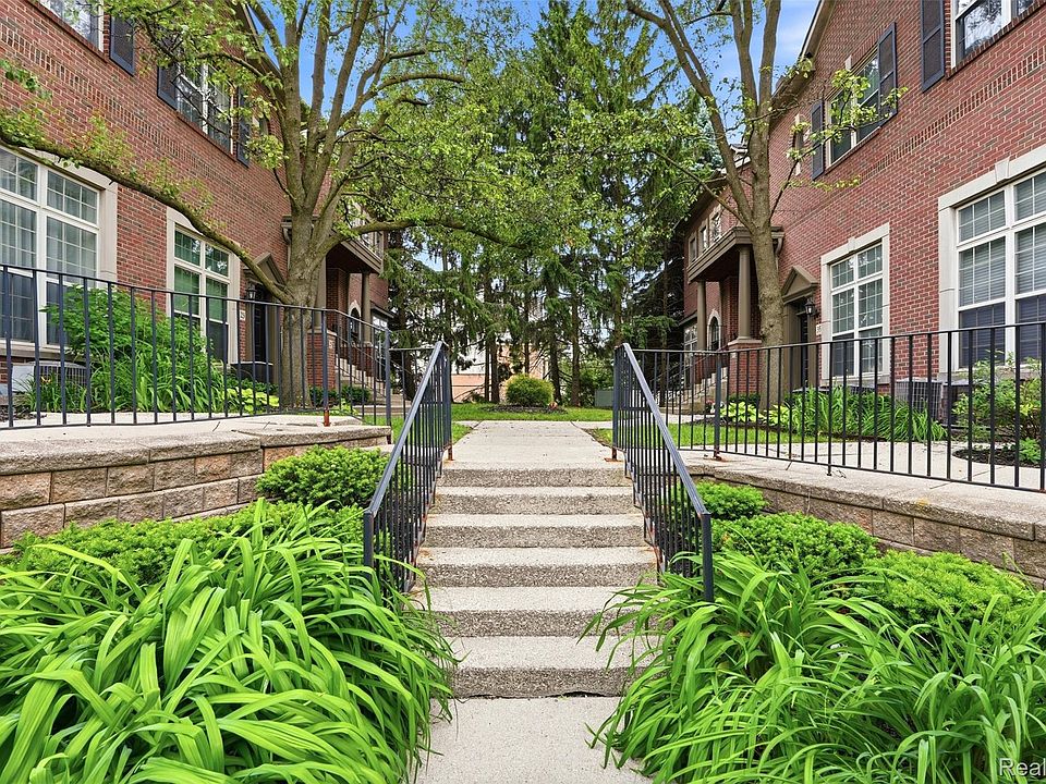 1st image of 37 W Village Ln