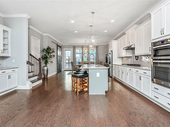 4th image of 3606 Locklyn Ln SE