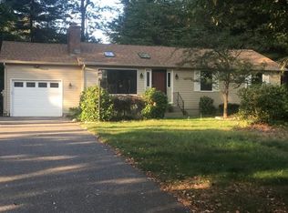 17 Concord Dr, Easthampton, MA 01027
