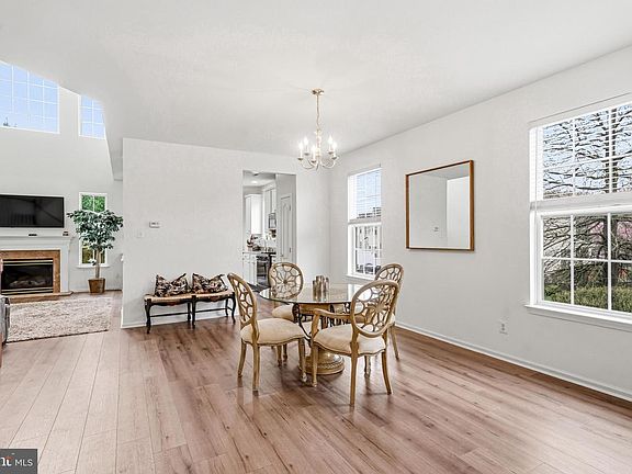 4th image of 27 Compass Cir