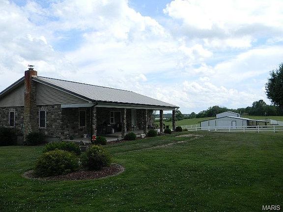 2nd image of 998 Wildwood Ln