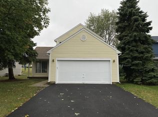 1877 Grosse Pointe Cir, Hanover Park, IL 60133