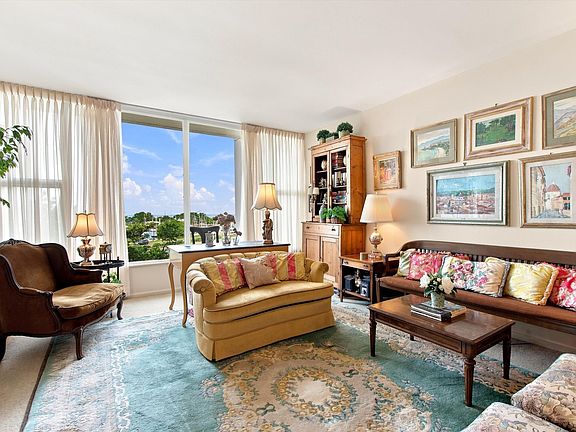3rd image of 3200 N Lake Shore Dr APT 511