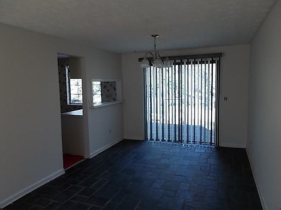 5th image of 310 Hembree Forest Cir