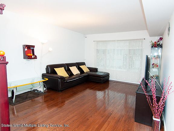 3rd image of 367 Mosel Ave