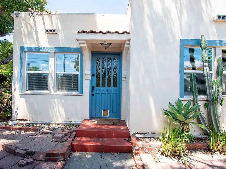 2208 Dwight St — Photo 3