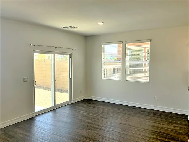 5872 Petronius St — Photo 5