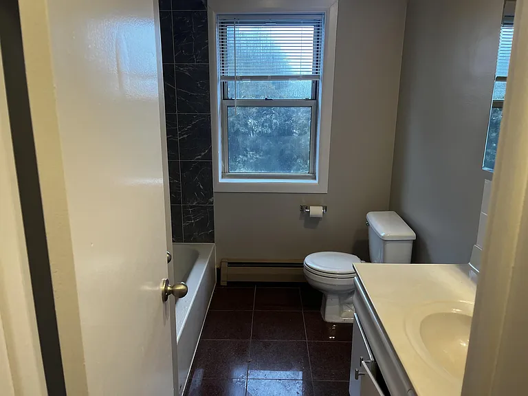 421 Burlington Ave — Photo 18