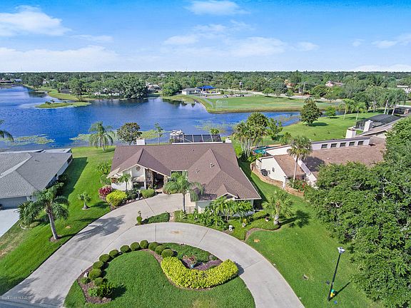 3rd image of 561 Crystal Lake Dr