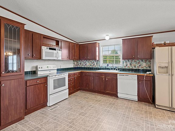 4th image of 141 Titanium Dr