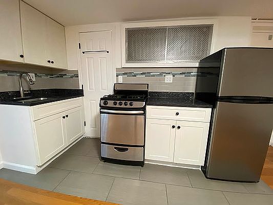5th image of 374 7th St APT 1A