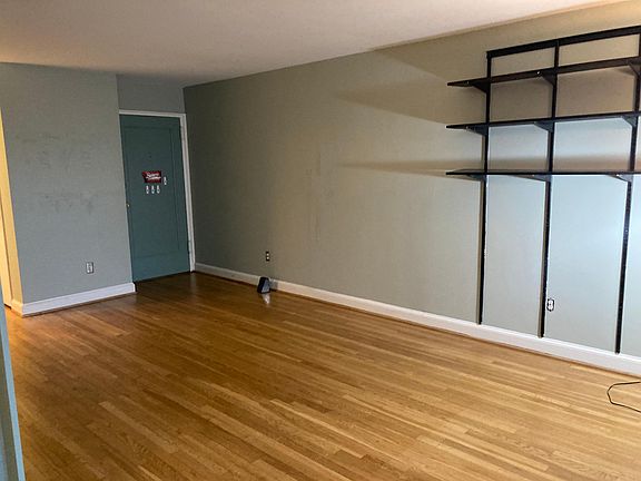 2nd image of 1565 N Colonial Ter #303