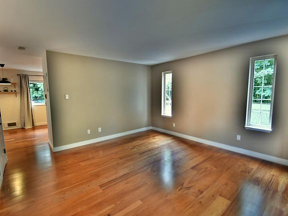 4th image of 15227 Admiralty Way