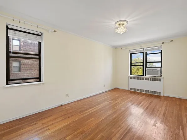 6787 Booth St APT 5H, Flushing, NY 11375