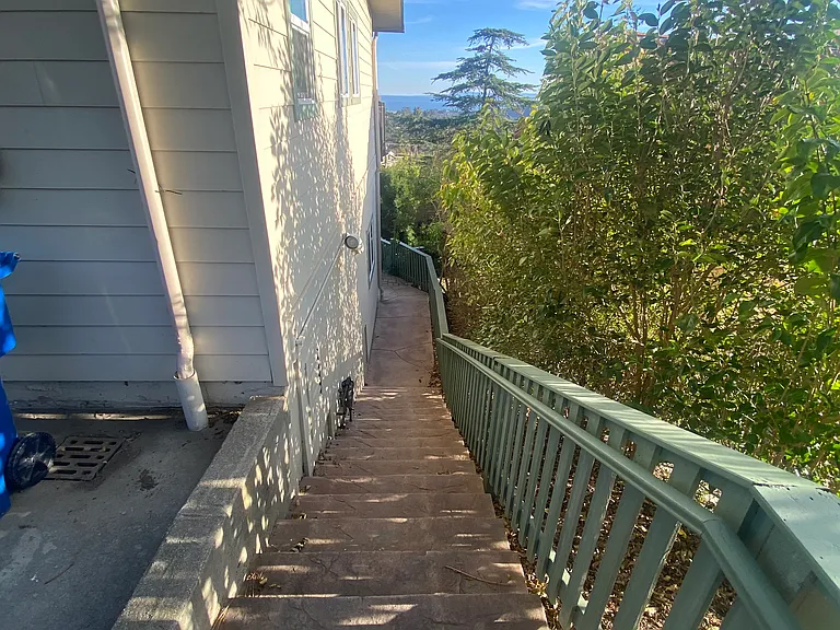 Montrose Pl — Photo 14