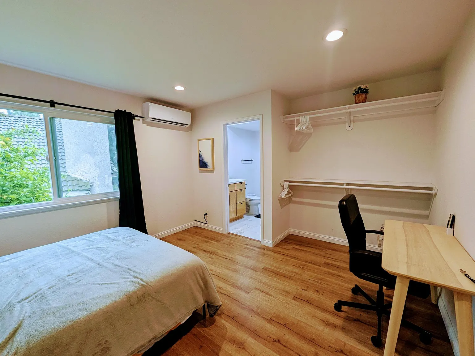 1 bed, 400 sqft, $1,399 — Photo 3