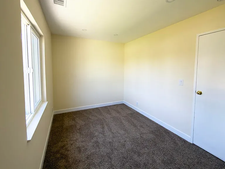 43387 Lindenwood St — Photo 4