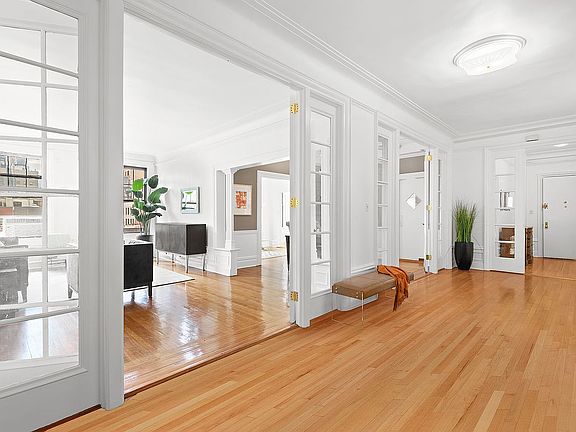3rd image of 215 W 98th St APT 8A