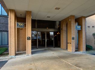 700 N Bruce Ln APT 110, Glenwood, IL
