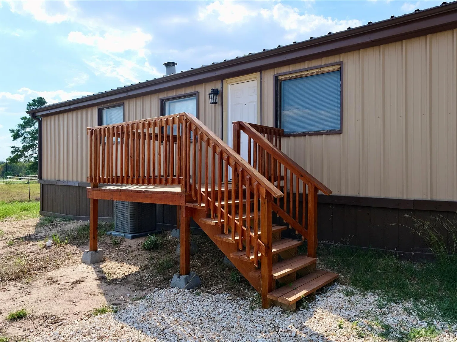 3 bed, 2.0 bath, 1600 sqft, $1,980 — Photo 3