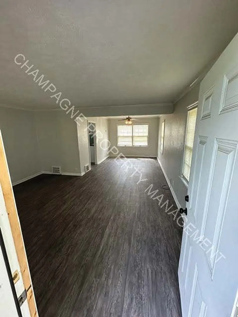 5400 Swope Pkwy — Photo 2