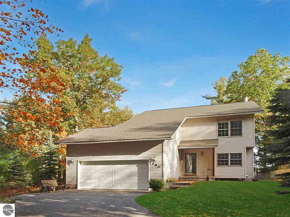 1st image of 393 Poplar Ln