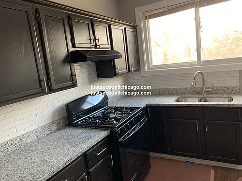 6806 S Union Ave Photo 1