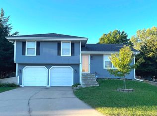 7319 SW 25th Ct, Topeka, KS 66614